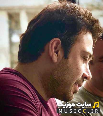 دانلود اهنگ عینک ریبون اصلم هرچی دارم مال تو محسن چاوشی